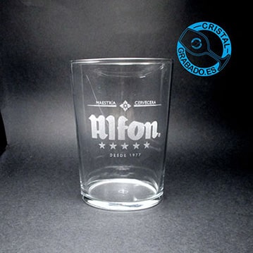 Vaso de sidra grabado cumpleaños nombre tipografía de cerveza Mahou